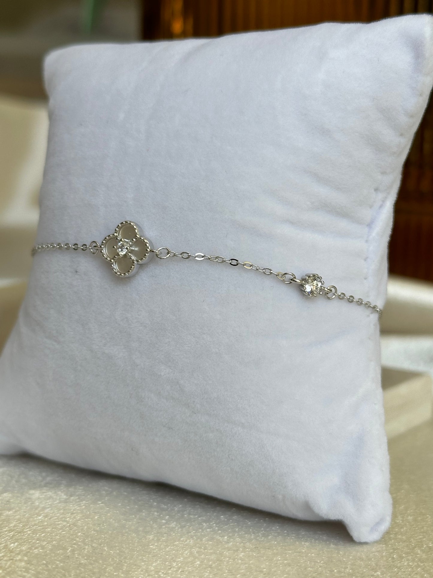 Mother of Pearl Clover Bracelet