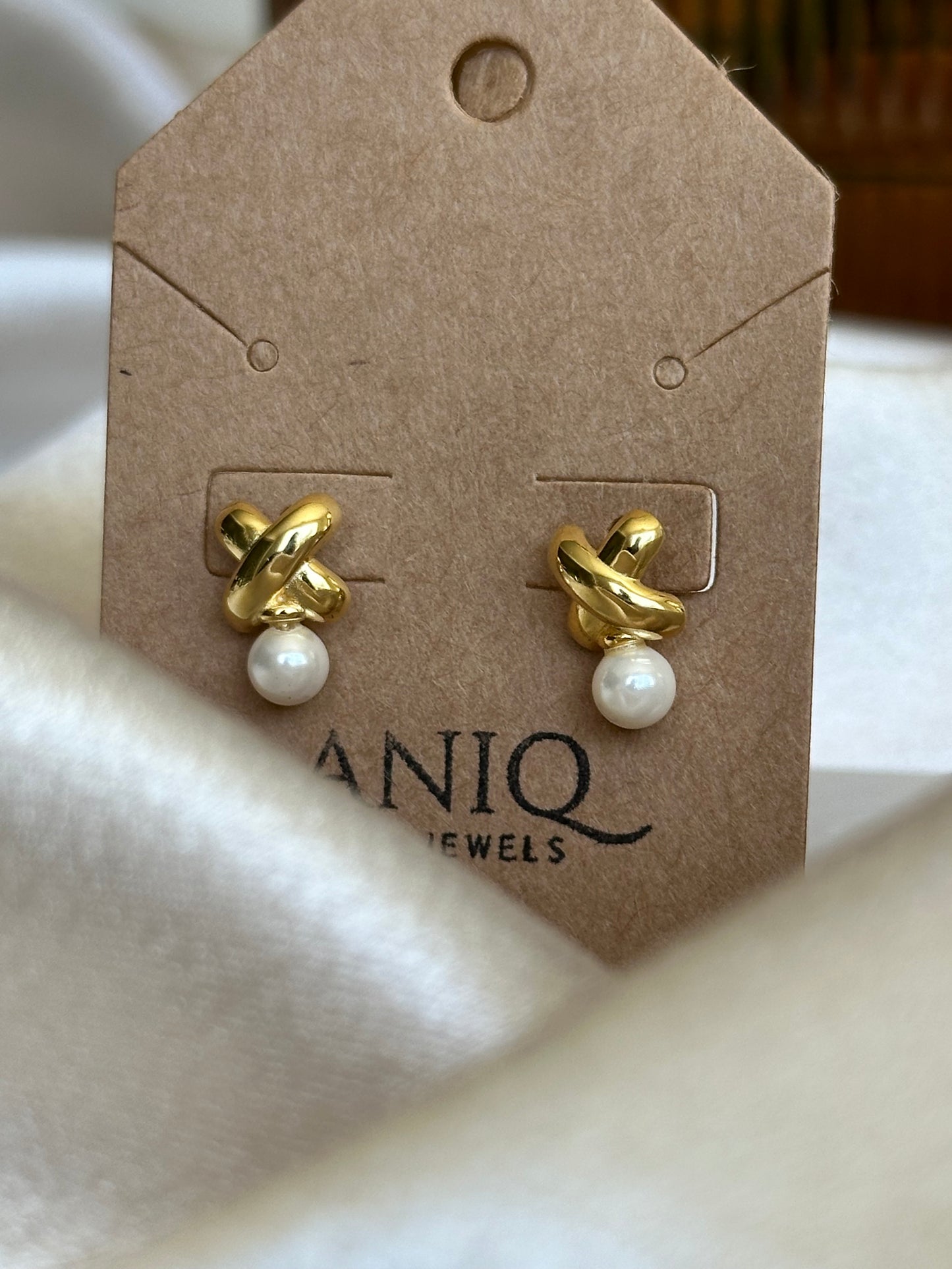 Elise Pearl Drop Earrings - Gold