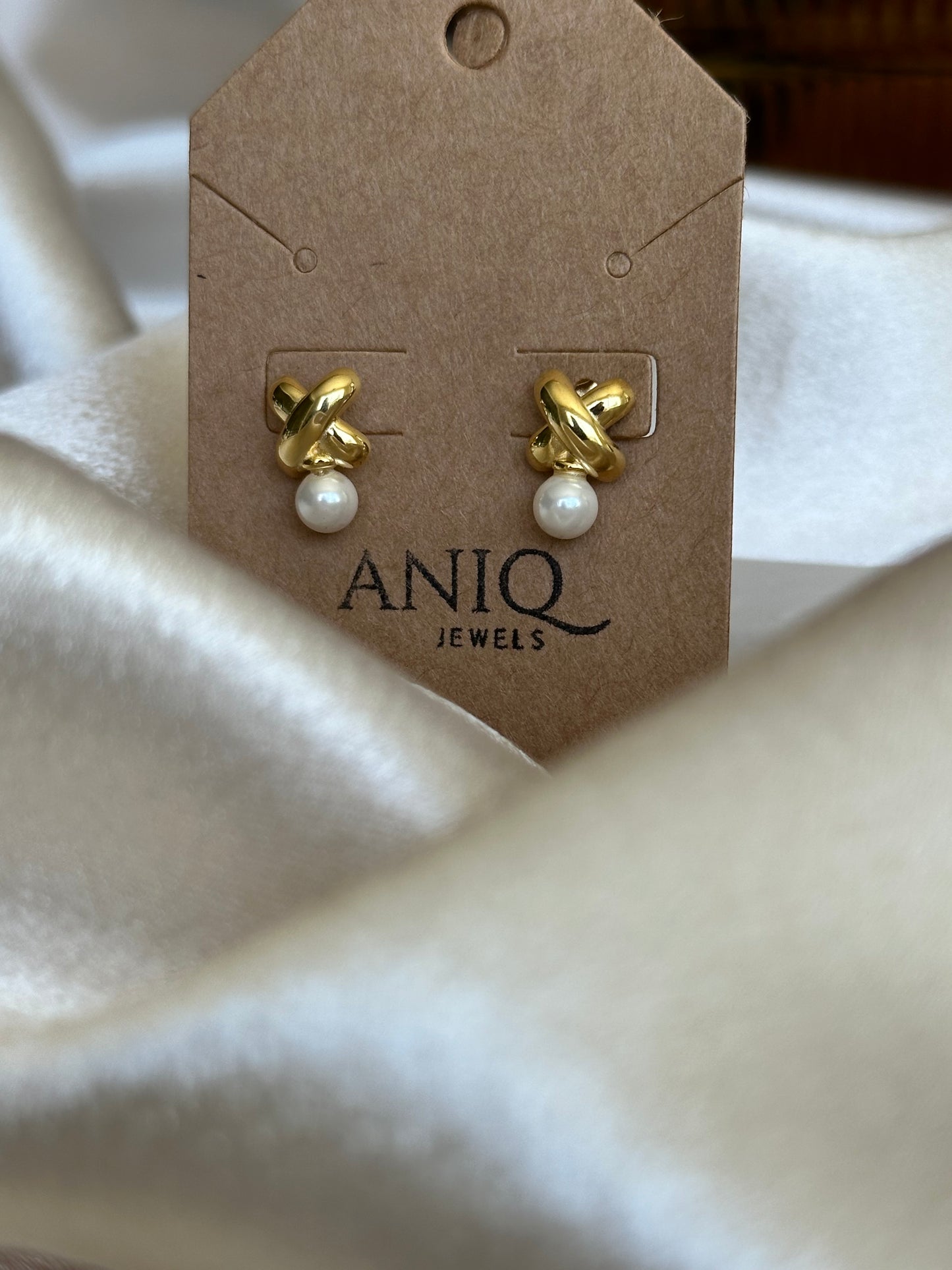 Elise Pearl Drop Earrings - Gold