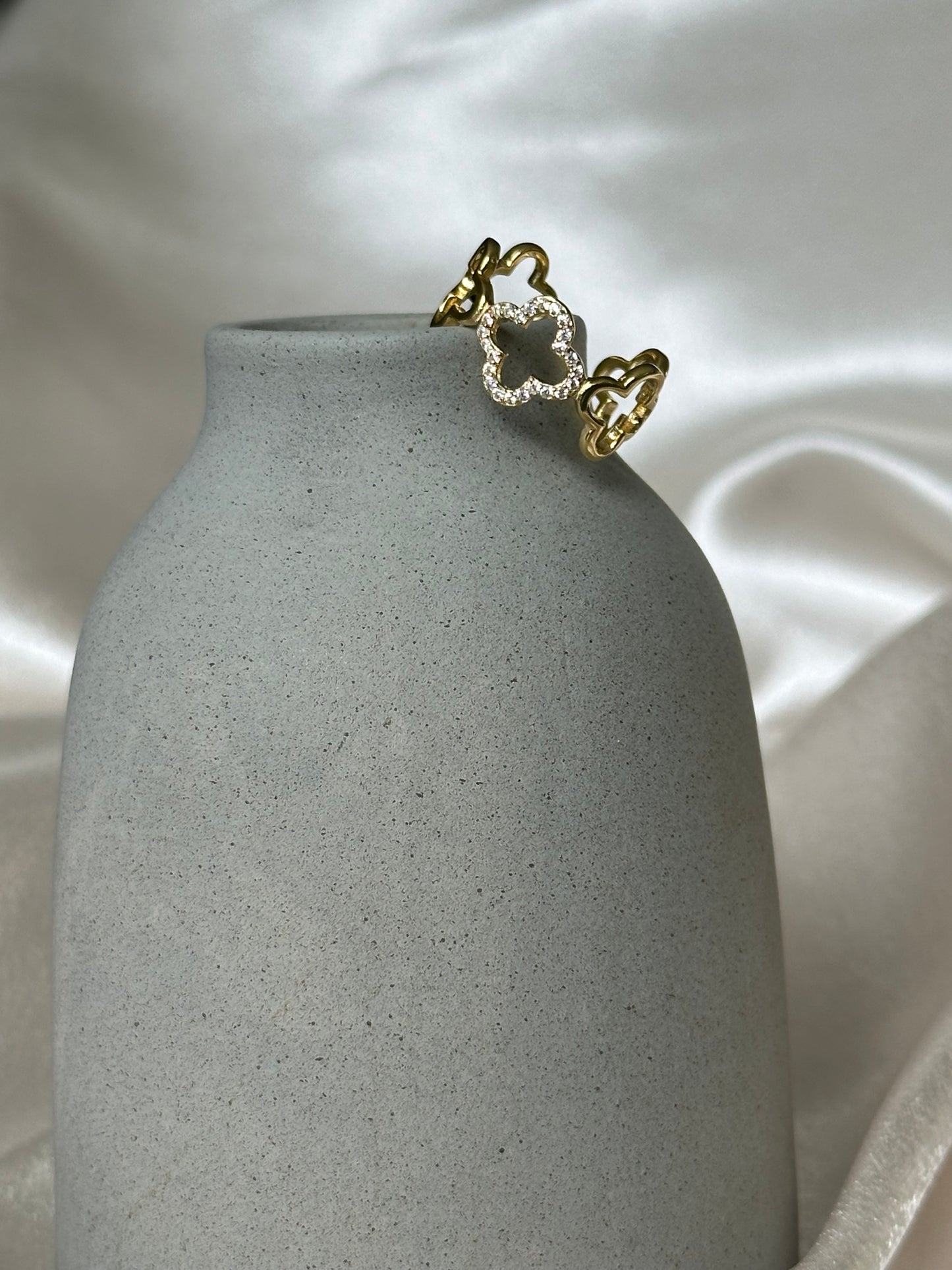 Thick-Band Clover Ring (adjustable)