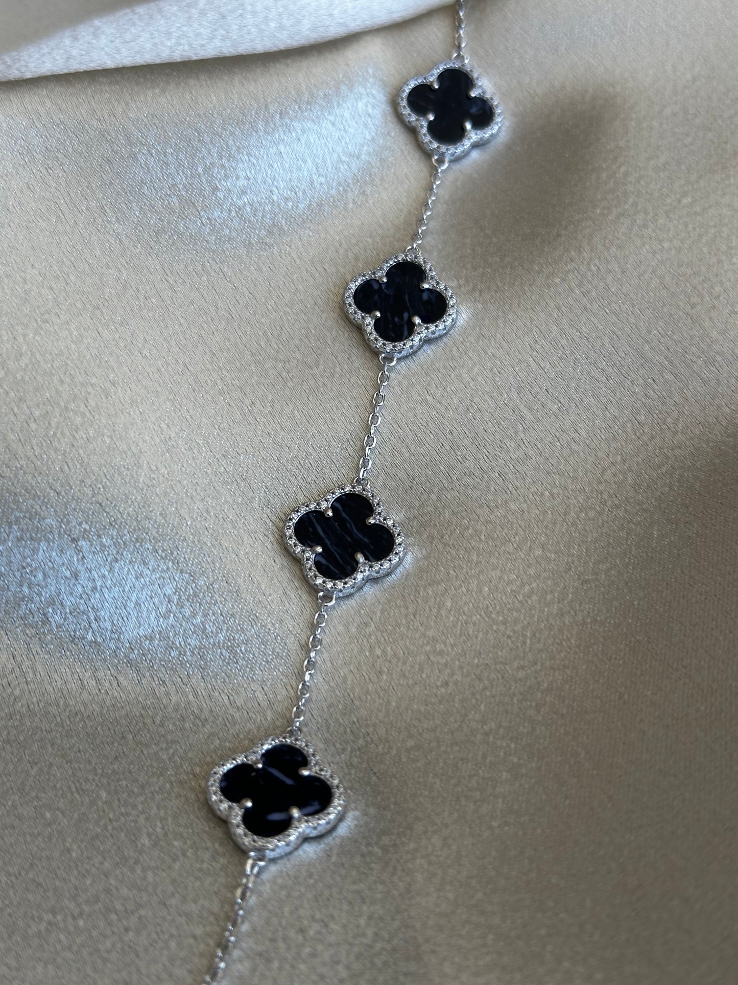 Clover Pendant Bracelet