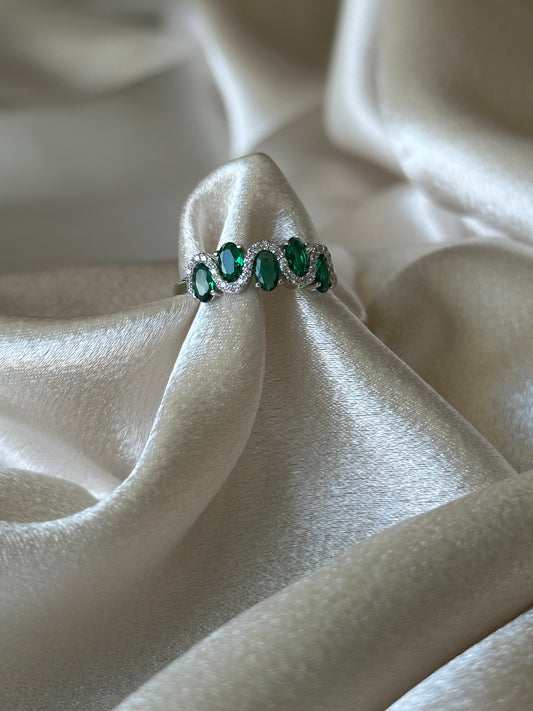 Emerald Cinque Ring