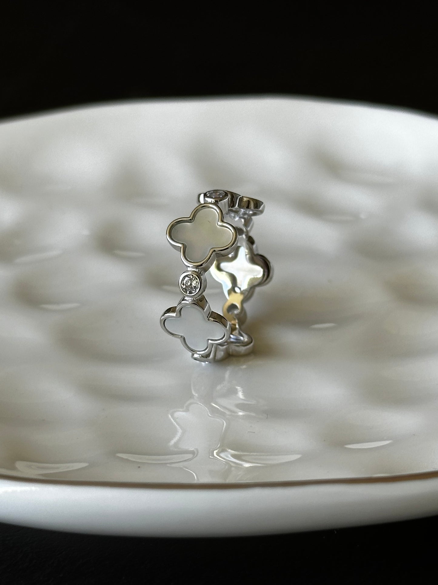 Mother of Pearl Clover Ring